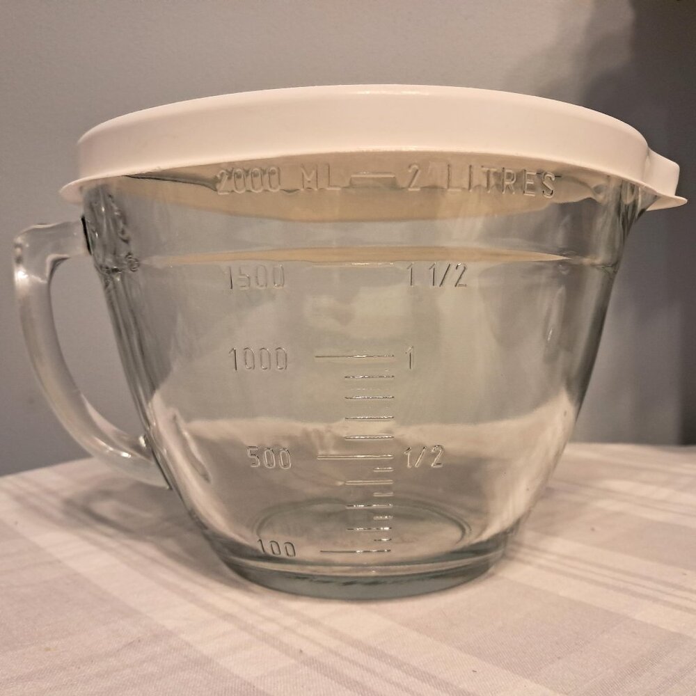 The Pampered Chef Glass Measuring Bowl